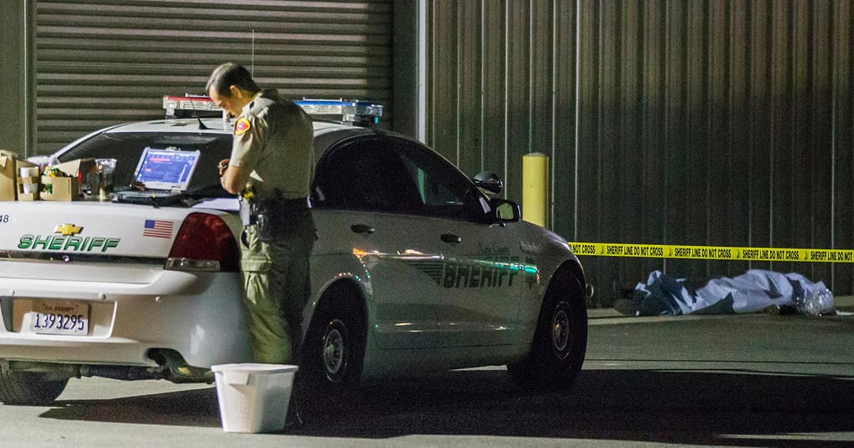 หนุ่มใหญ่หึงอดีตเมียไล่ยิงคนดับ 6 ราย ก่อนยิงตัวตายตาม