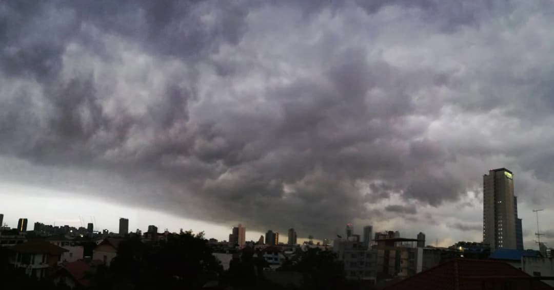 กรมอุตุฯ เตือน ไต้ฝุ่น ‘มังคุด’ ทำฝนตกหนักหลายพื้นที่-น้ำท่วมฉับพลัน