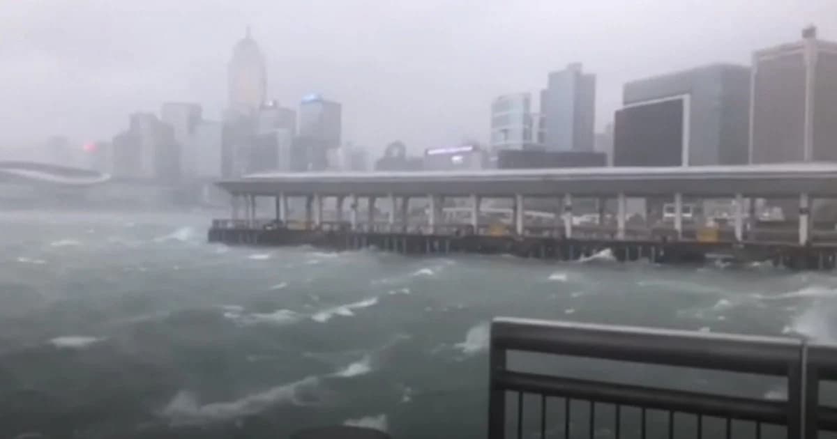 ฮ่องกงเตือนภัยขั้นสูงสุด รับมือซูเปอร์ไต้ฝุ่น ‘มังคุด’ ก่อนมุ่งหน้าสู่จีนเย็นนี้