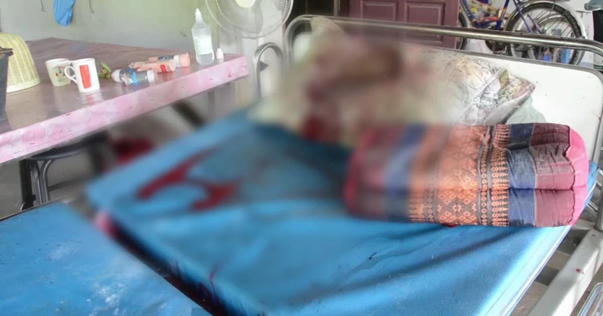สุดสลด! พ่อเฒ่าวัย 65 ถูกฟันหัวแบะคาเตียงคนไข้ คาดลูกชายที่ป่วยจิตเวชลงมือ