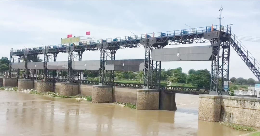 เขื่อนพระราม 6 ขึ้นธงแดง เตือน ปชช. ท้ายเขื่อนระวังน้ำท่วมฉับพลัน