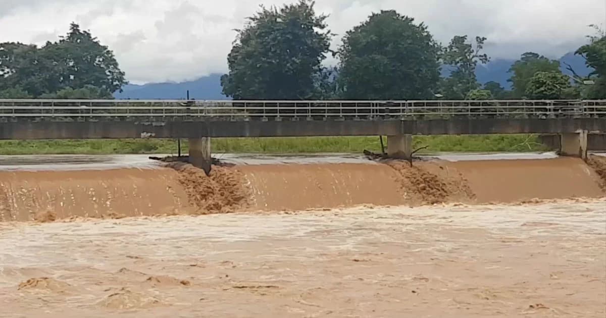 “มังคุด” ถล่มหนัก! ลำปางประกาศเตือน ปชช. ให้เฝ้าระวังน้ำท่วมฉับพลัน