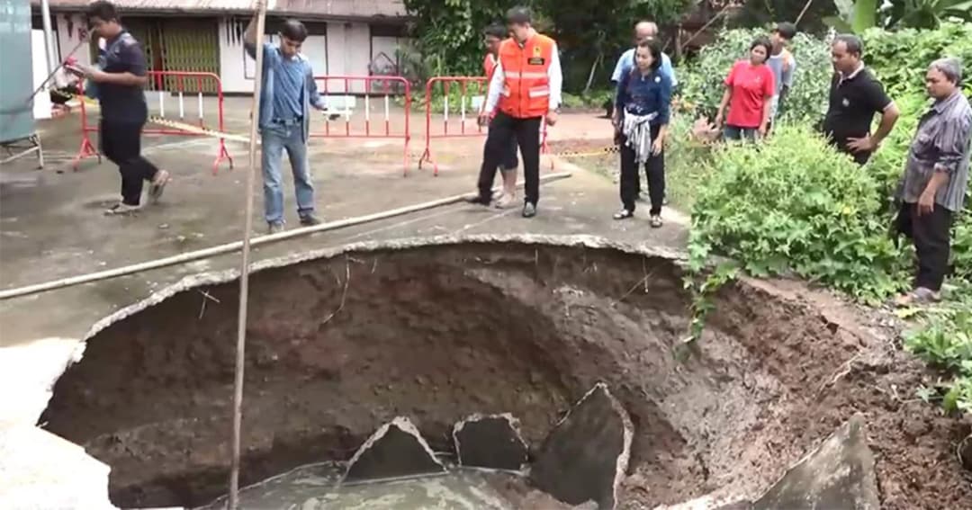 หนองบัวลำภู ดินยุบเป็นหลุมขนาดใหญ่ ใกล้ศาลาการเปรียญวัดป่า