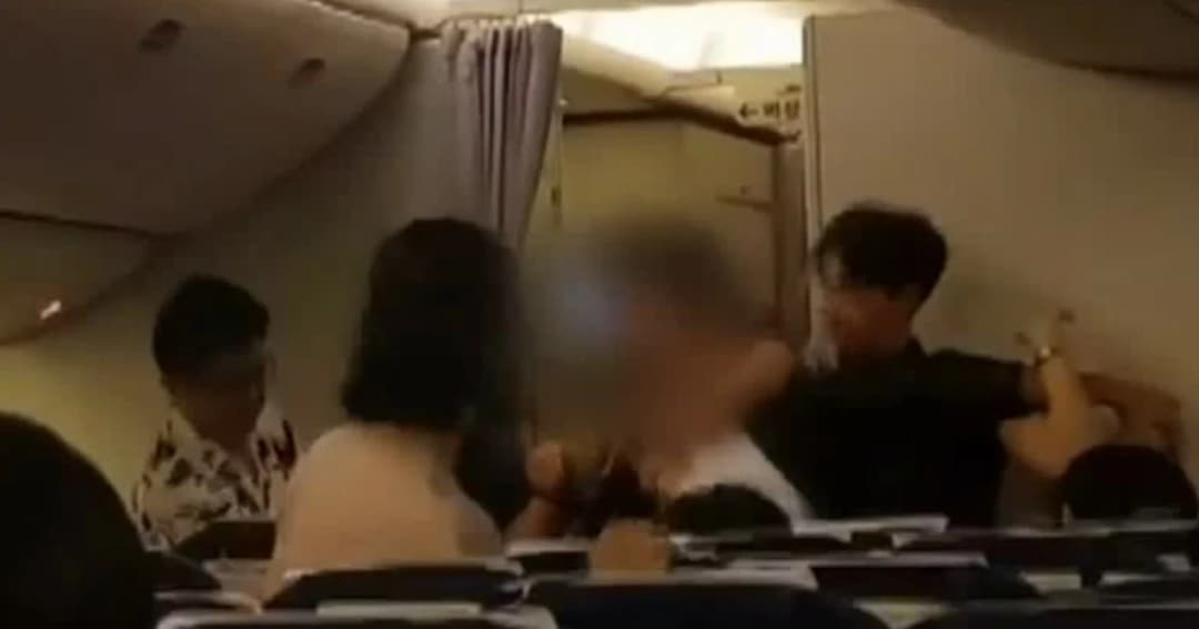 หนุ่มไทยป่วนเครื่องบินเกาหลีใต้ โวยวายไม่อยากกลับ กลัวถูกตำรวจไทยจับ