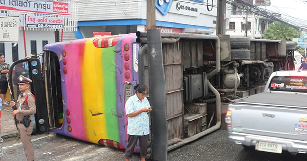 ตร.ยังไม่สรุปคนขับบัสคว่ำเมาหรือป่วย รอผลตรวจแอลกอฮอล์จากแพทย์เท่านั้น