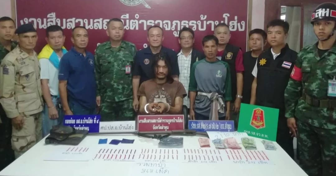 บุกรวบพ่อค้ายา แอบซุกยาบ้าเกือบ 1000 เม็ด พร้อมอาวุธปืน