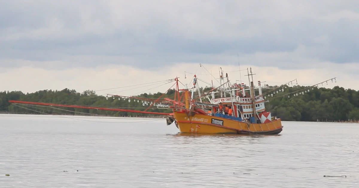 ชาวประมงจันทบุรีเฮ! คลื่นสงบ เร่งออกเรือหาปลา หลังหยุดเรือนานครึ่งปี