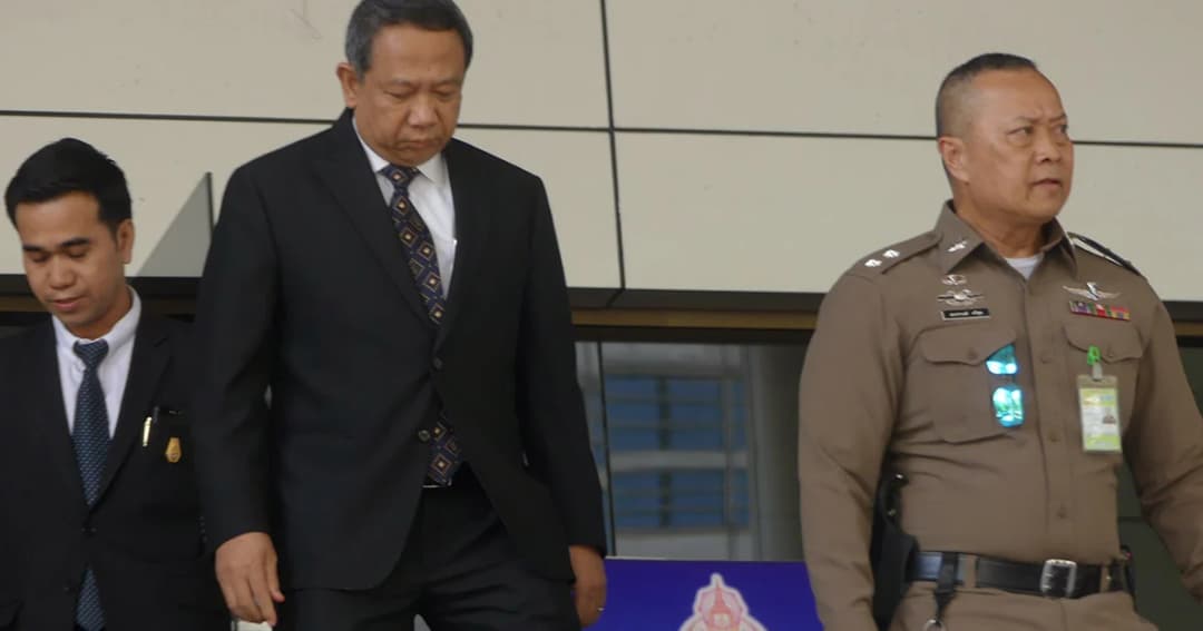 ศาลยกฟ้อง “ธาริตและพวก” กรณี “อภิสิทธิ์-สุเทพ” ฟ้องผิด ม.157 คดีสลาย นปช.