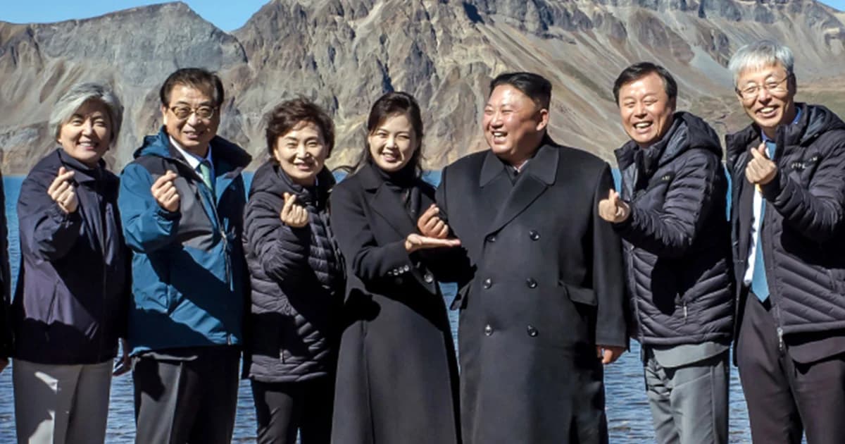 เกาหลีใต้ปลื้ม “คิม จอง อึน” ทำท่า “มินิฮาร์ท” ลบภาพเผด็จการ