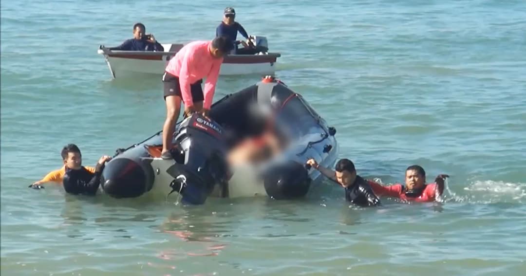 คลื่นทะเลซัด พ่อ-ลูก ขณะออกเรือหาปลาจมดับ