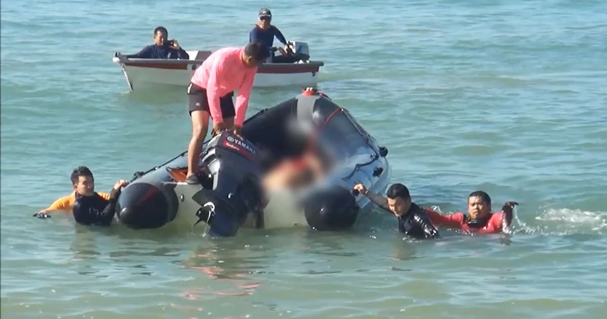 คลื่นทะเลซัด พ่อ-ลูก ขณะออกเรือหาปลาจมดับ