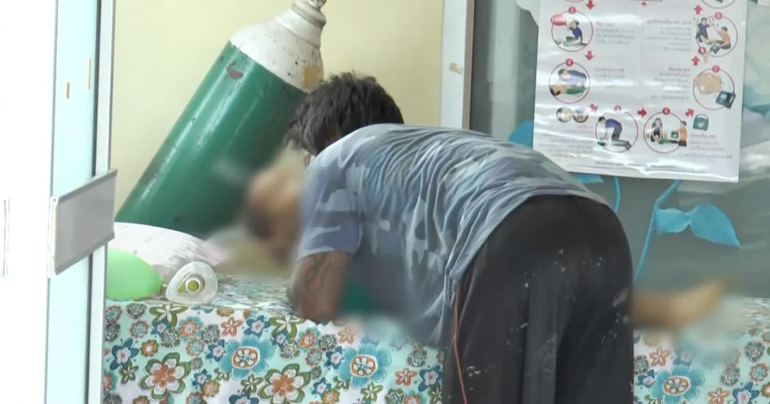 พ่อ-แม่ร่ำไห้ ลูก 2 ขวบ เดินตามพ่อไปหาปลา ก่อนพลัดตกคลองจมดับ !