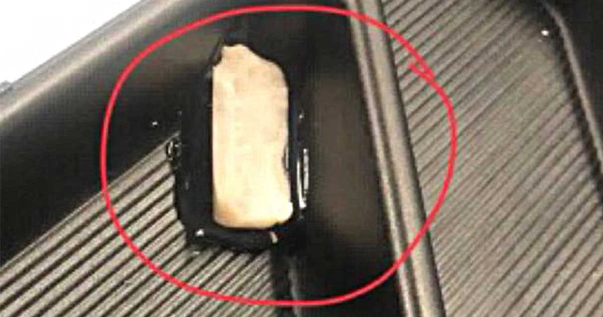 ระวัง ! ลืม “ยางลบดินสอ” บางชนิด ไว้ที่คอนโซลรถ อาจน้ำตาตกได้