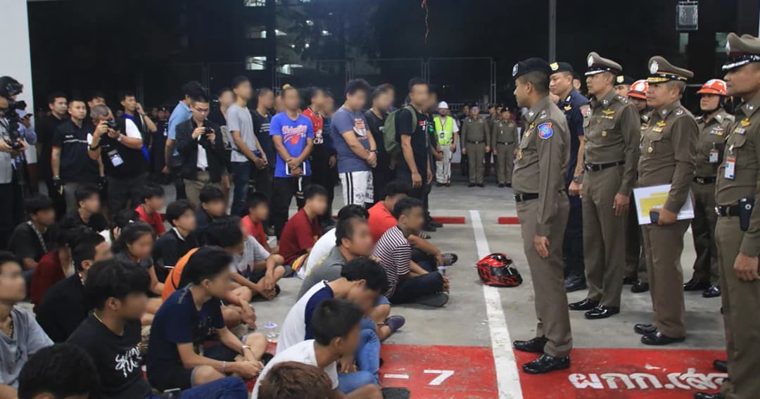 ‘บิ๊กโจ๊ก’ จับเด็กแว้น 56 ราย พร้อมแอดมินเพจชวนแข่งรถ ยึด จยย. 53 คัน