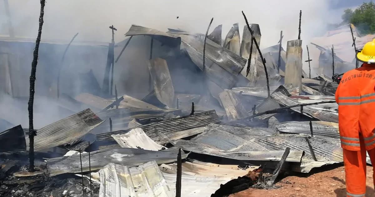 ไฟไหม้แคมป์คนงานก่อสร้างแรงงานเมียนมาที่สงขลา เสียหายหนัก !