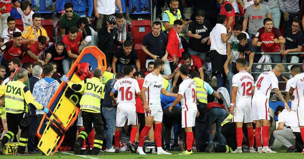 รั้วอัฒจันทร์ของทีมเออิบาร์ถล่ม แฟนบอลเซบีญาบาดเจ็บ 8 ราย