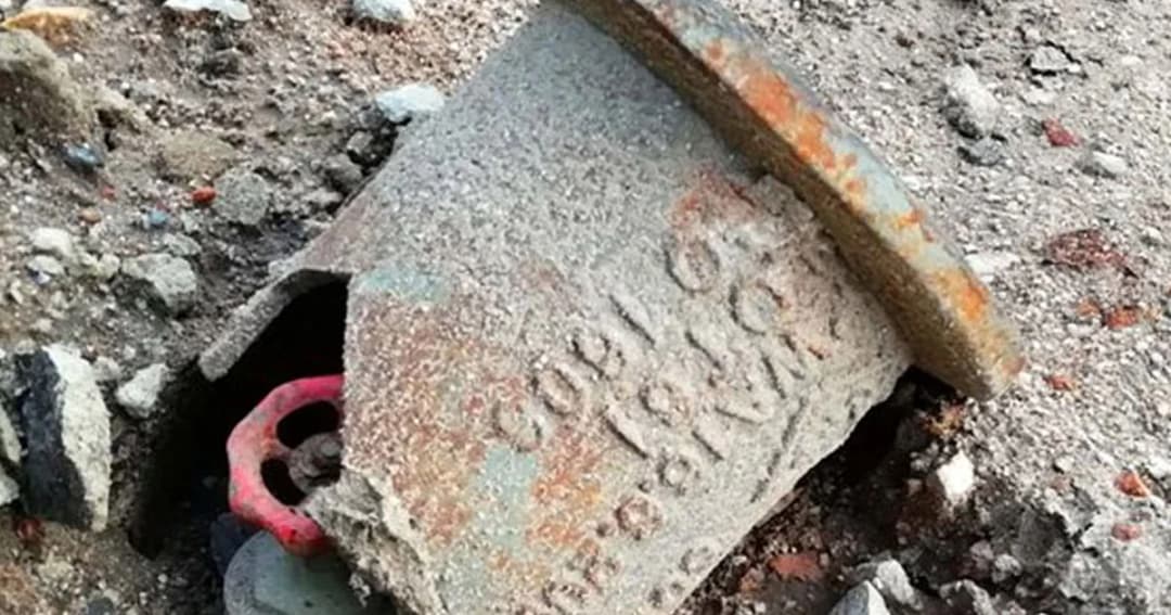 รู้ไหม !! ภายใต้ฟุตปาธประเทศไทย ซุกซ่อนอะไรไว้ ?