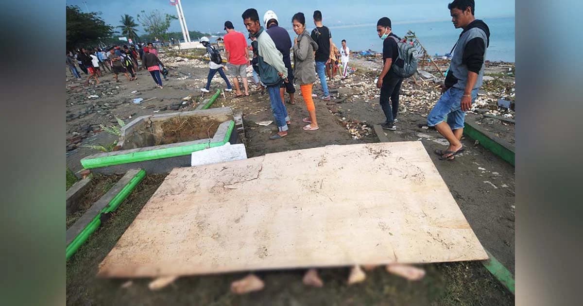 ยอดตายแผ่นดินไหว-สึนามิ อินโดฯ พุ่งกว่า 832 คน เร่งฝังศพหวั่นโรคระบาด