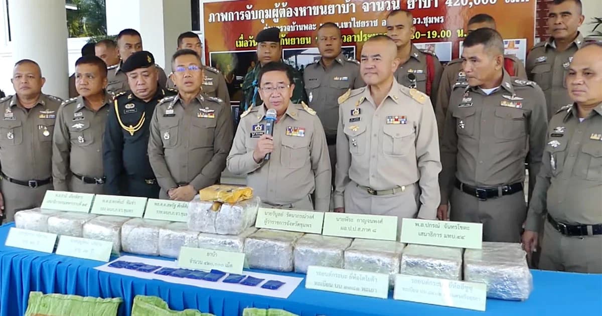 รวบคาด่าน ! 2 ผู้ต้องหา ใช้รถรั้วตบตา ตร.ลักลอบขนยาบ้ากว่า 4 แสนเม็ด