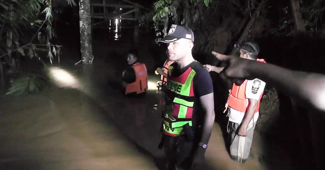 หนีน้ำกลางดึก! น้ำป่าหลากท่วม เมืองสุราษฎร์ธานี กระแสน้ำซัดชาวบ้าน สูญหาย 1 ราย