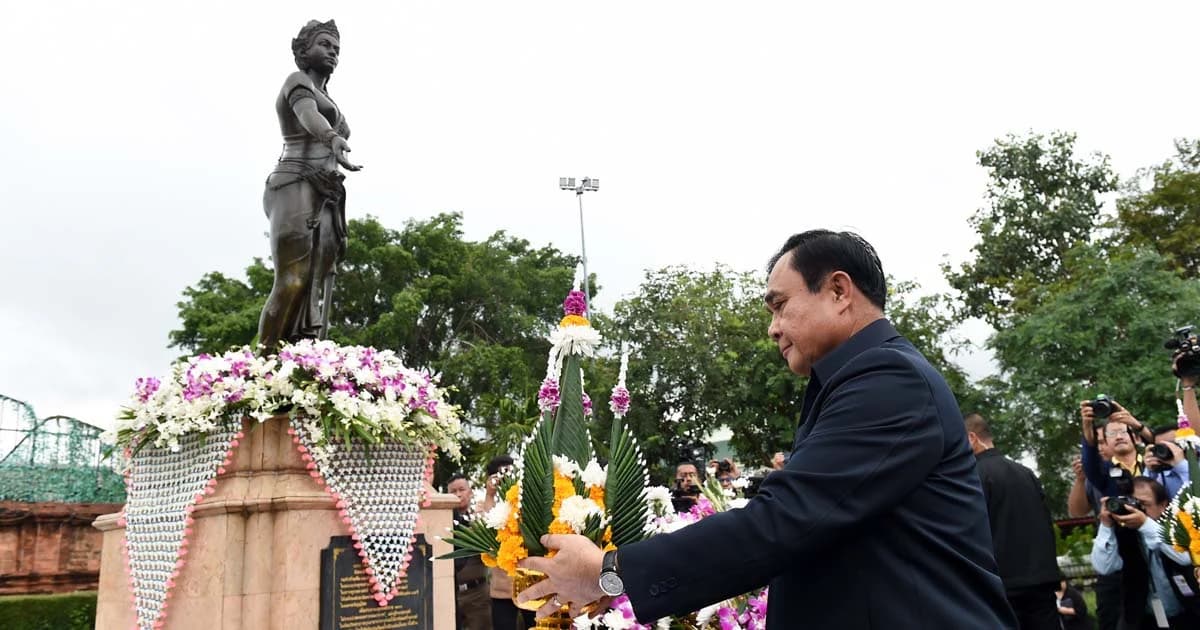 พล.อ.ประยุทธ์ ไปลำพูน เจ้าคณะให้พรนั่งเก้าอี้นายกฯ 20 ปี