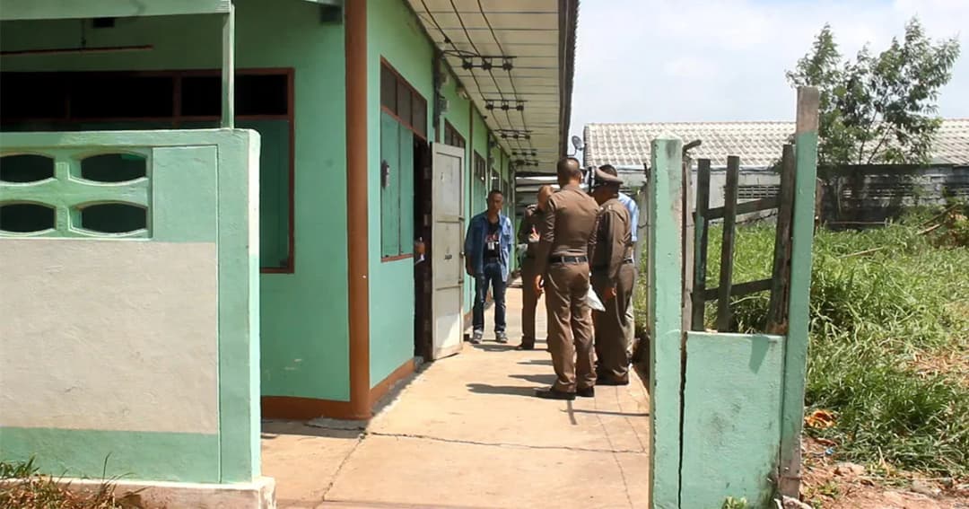 รวบได้แล้ว 1  ! ผู้ต้องหาร่วมฆ่าปาดคอหนุ่มรับเหมา ส่วนมือมีดยังหลบหนี