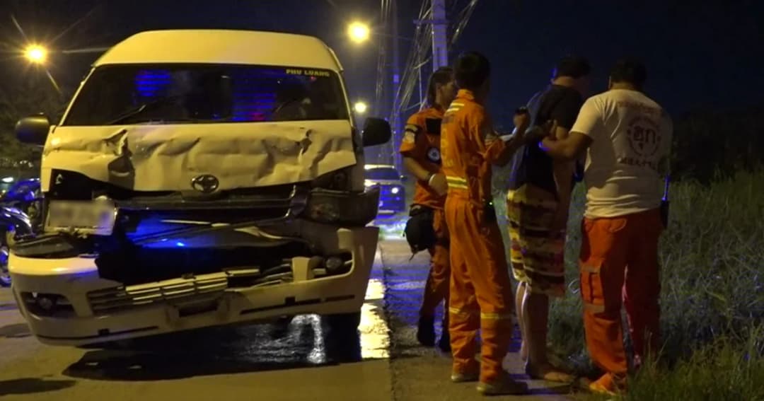 ระทึก! พลเมืองดีซิ่งจยย.ไล่ล่าหนุ่มรถตู้ชนแล้วหนี พุ่งชน 3 คันรวดสุดท้ายจนมุม