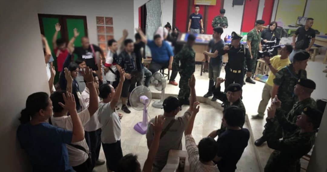 บุกทลายบ่อนกลางเมืองเชียงใหม่ รวบเซียนพนันได้เกือบ 100 คน