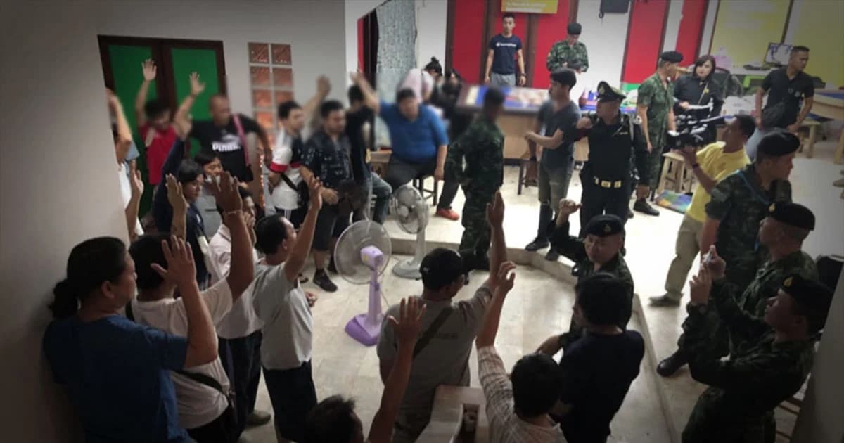 บุกทลายบ่อนกลางเมืองเชียงใหม่ รวบเซียนพนันได้เกือบ 100 คน