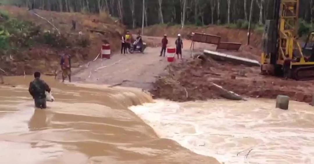 น้ำหลากบางหมู่บ้าน อ.สะเดา ถนนถูกตัดขาดแล้ว