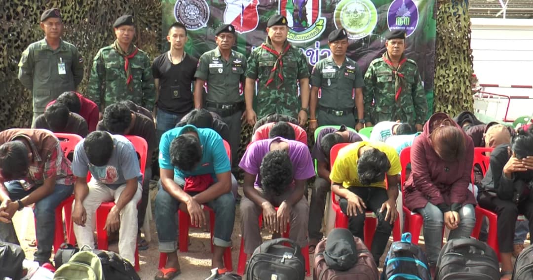 ตชด.สงขลา รวบ 20 แรงงานต่างด้าว ขณะซุกแนวป่า ชายแดนไทย–มาเลเซีย