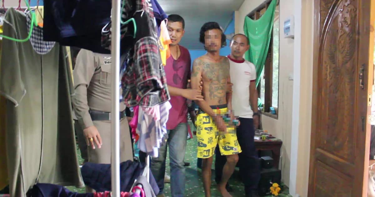 ตำรวจรวบหนุ่มสติไม่ดี หลังคลั่งตีแม่จนหนีไปอยู่บ้านญาติ