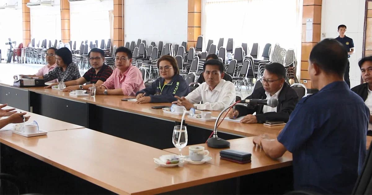 ผู้รับเหมาฯ ขุดลอกบึงแก่นนคร สาบานต่อหน้าชาวบ้าน แก้ปัญหาโคลนและฝุ่นละออง