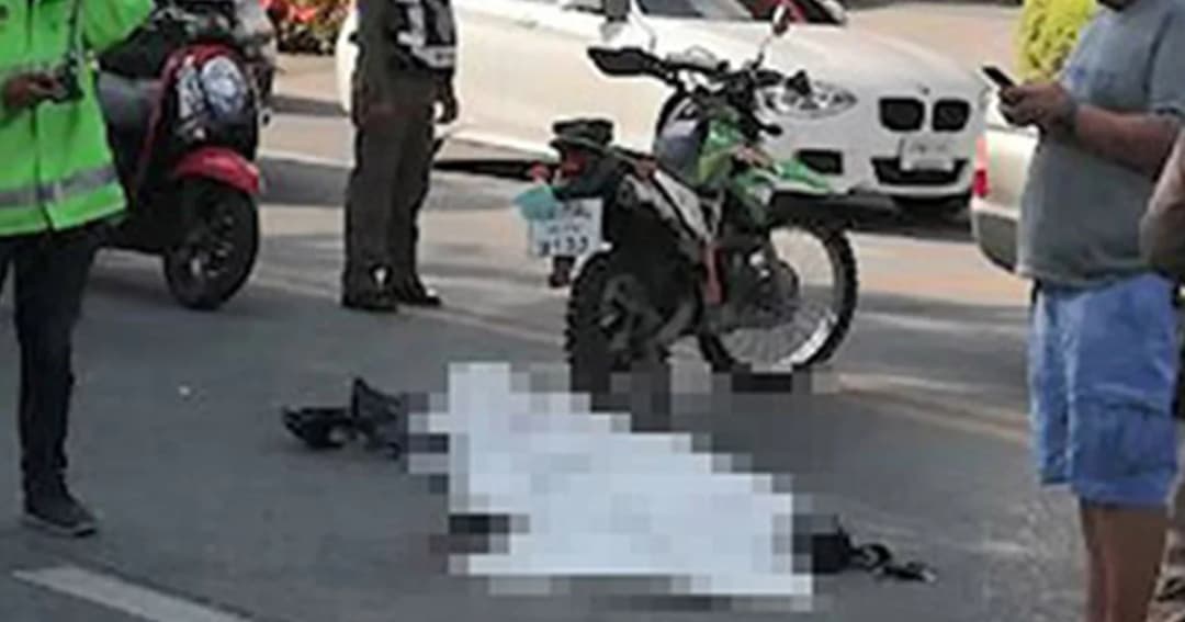 หญิงวัย 51 ขี่ จยย.เสียหลักล้ม ถูกรถที่ขับตามหลังทับศีรษะ ดับคาที่