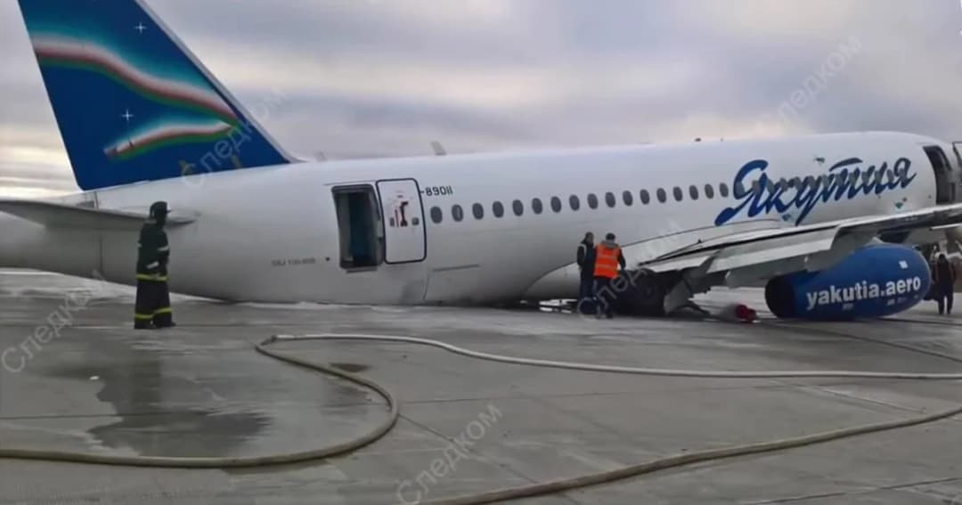 เครื่องบินไถลออกนอกรันเวย์ ผู้โดยสารต้องอพยพทางสไลด์ฉุกเฉิน