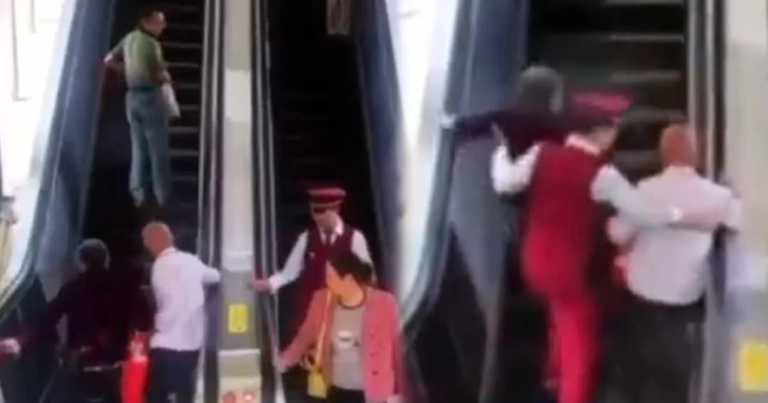 ชาวเน็ตจีนแห่ชม จนท.สถานีรถไฟตาไว ช่วยอากงอาม่า หวิดล้มหงายคาบันได