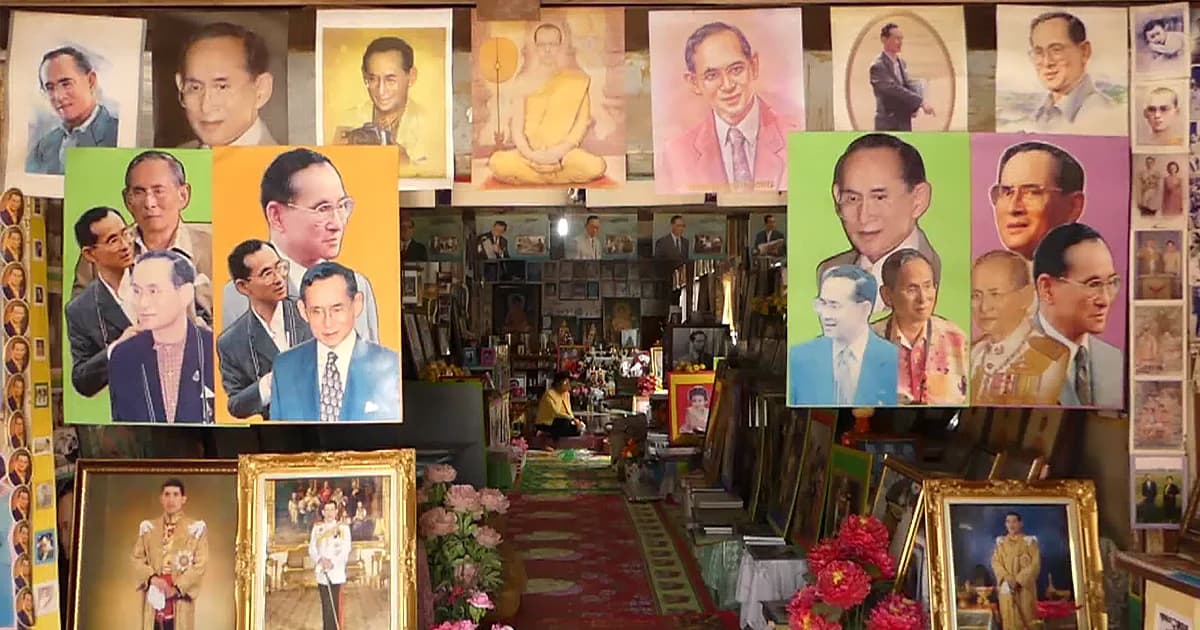 ‘ครูสนอง’ วัย 76 ปี สะสมพระบรมฉายาลักษณ์ ในหลวง ร.9 กว่าแสนรูป