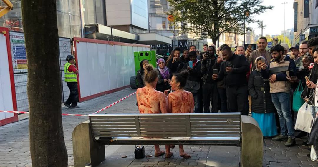 มันเป็นศิลปะ สาวทาแก้ผ้าทาแยมทั้งร่าง