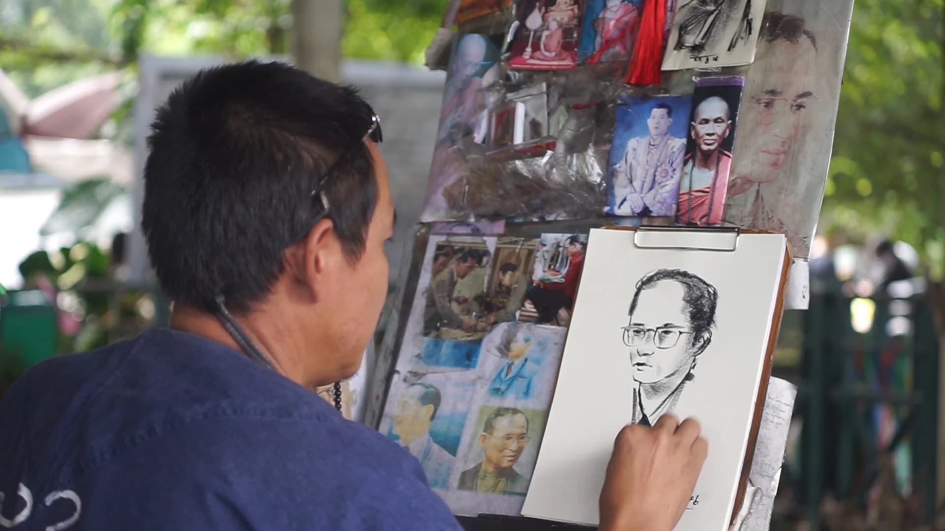 สิ่งเล็กๆ จากความถนัด วาดพระบรมสาทิสลักษณ์ 1 ล้านใบ