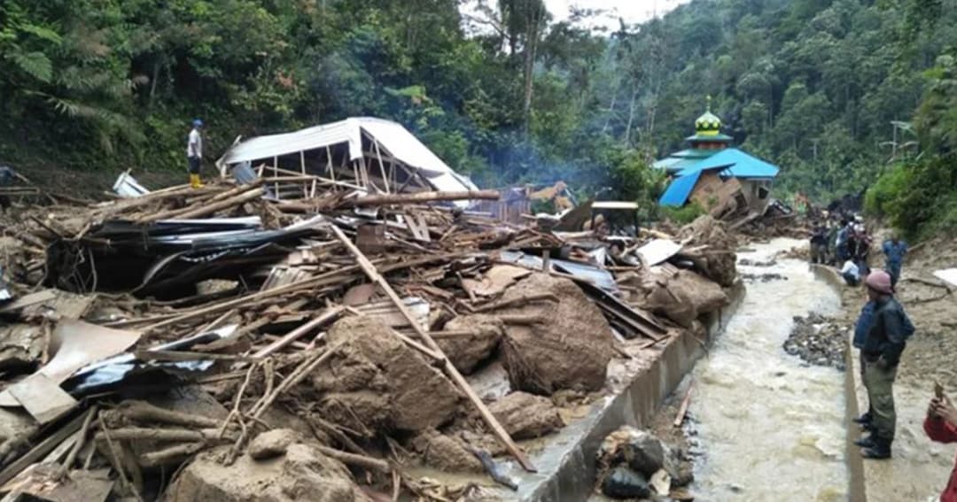 อินโดฯ เผชิญน้ำท่วม-ดินถล่ม ดับแล้ว 10 ราย