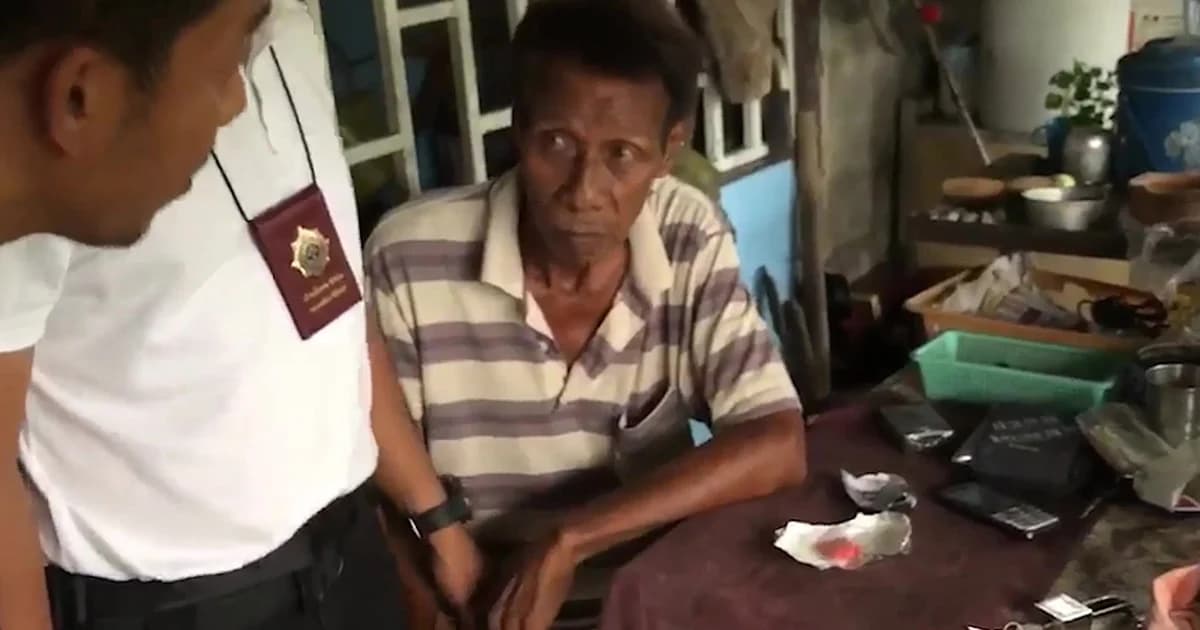 ลุงวัย 70 ลอบขายยาบ้า อ้างไม่มีแรงทำงานอื่น