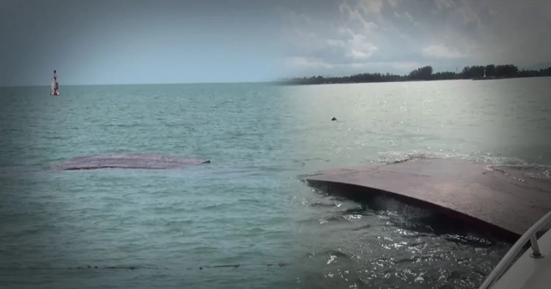 ประท้วงปิดปากน้ำท่าศาลา ร้องกู้ซากเรือบรรทุกแร่อับปางขวางร่องน้ำเกือบ 1 ปี