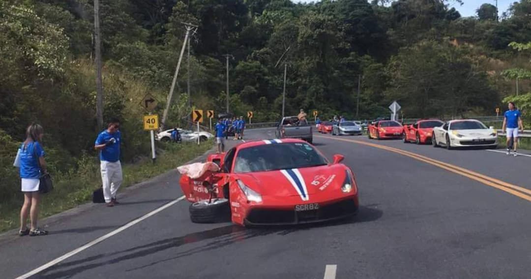 “ซูเปอร์คาร์” คาราวานบุญมอบทุนนร.กระบี่ จีพีเอสพาออกนอกเส้นทาง ชนกันเอง 2 คัน เจ็บ 2 ราย