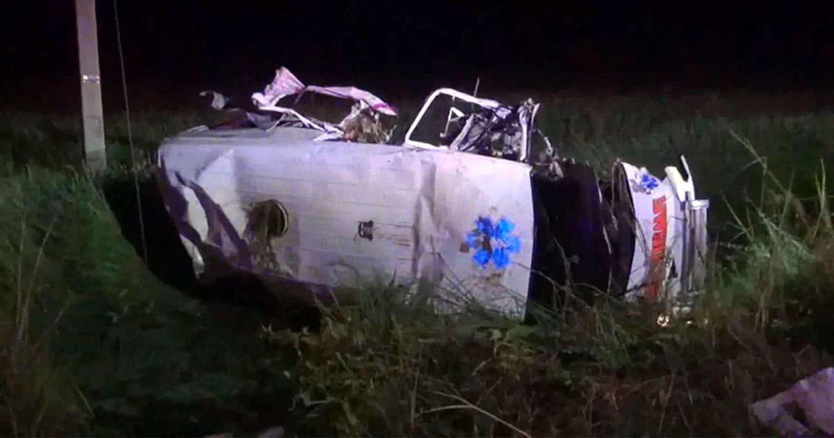 กระบะข้ามเลนเสยรถรีเฟอร์ พยาบาลสาวดับ 1 สาวท้องแก่-ญาติ เจ็บ 5