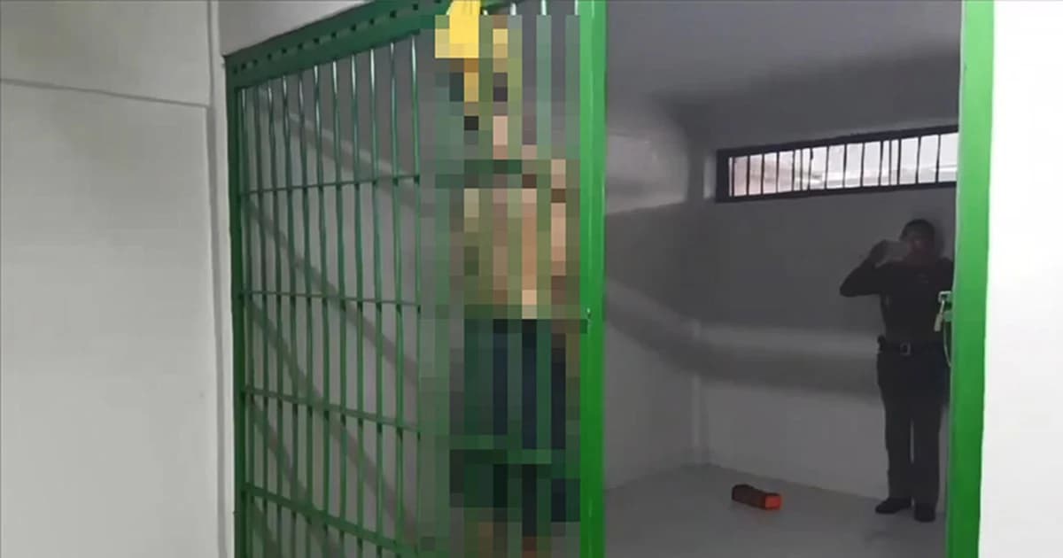 หนุ่มใหญ่เครียด ถอดเสื้อผูกคอดับ คาห้องขังโรงพัก