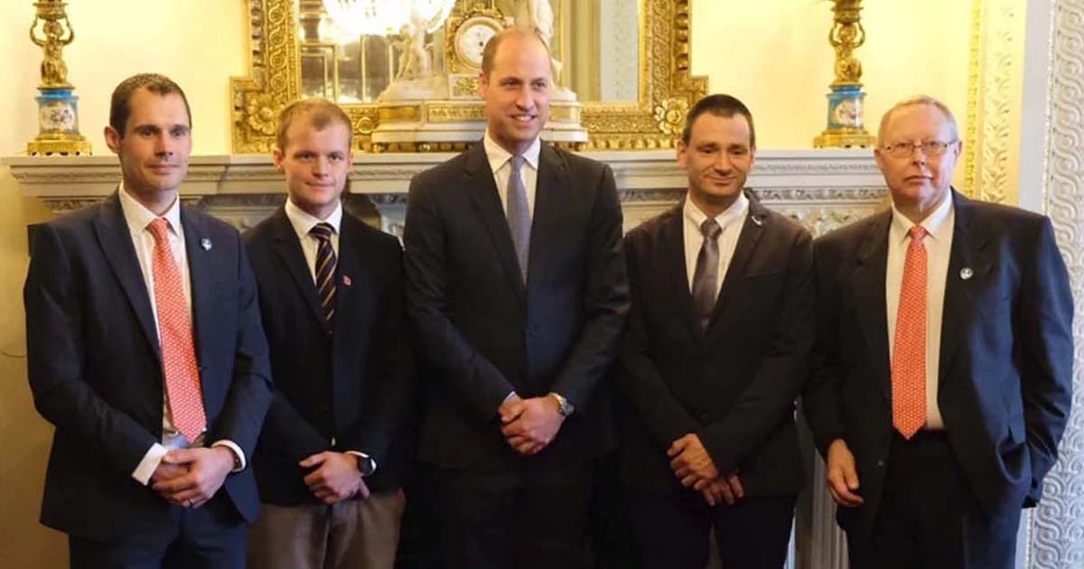 เจ้าชายวิลเลียม เปิดวังประทานเลี้ยงทีมนักดำน้ำชาวอังกฤษช่วย 13 หมูป่า