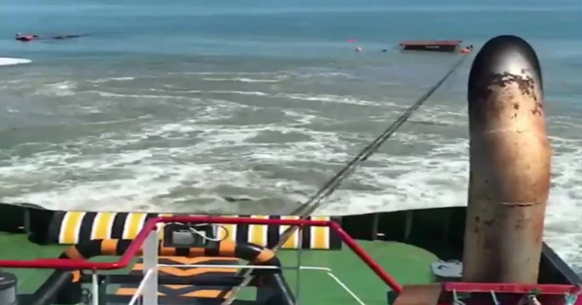 ยังกู้ไม่สำเร็จ! เรือบรรทุกแร่ล่มปิดปากอ่าว จ.นครศรีธรรมราช จ่อแยกชิ้นส่วน