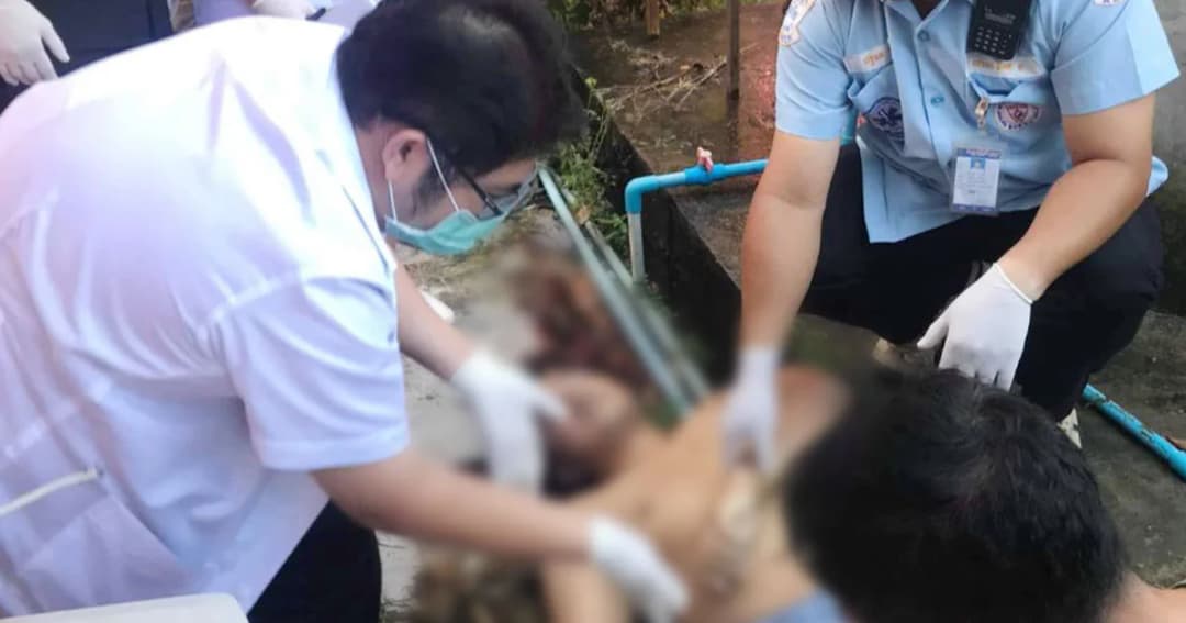 ลำปาง แม่ร่ำไห้! ลูกชายวัย 27 พลัดตกระเบียงบ้าน เลือดนองพื้นดับคาที่