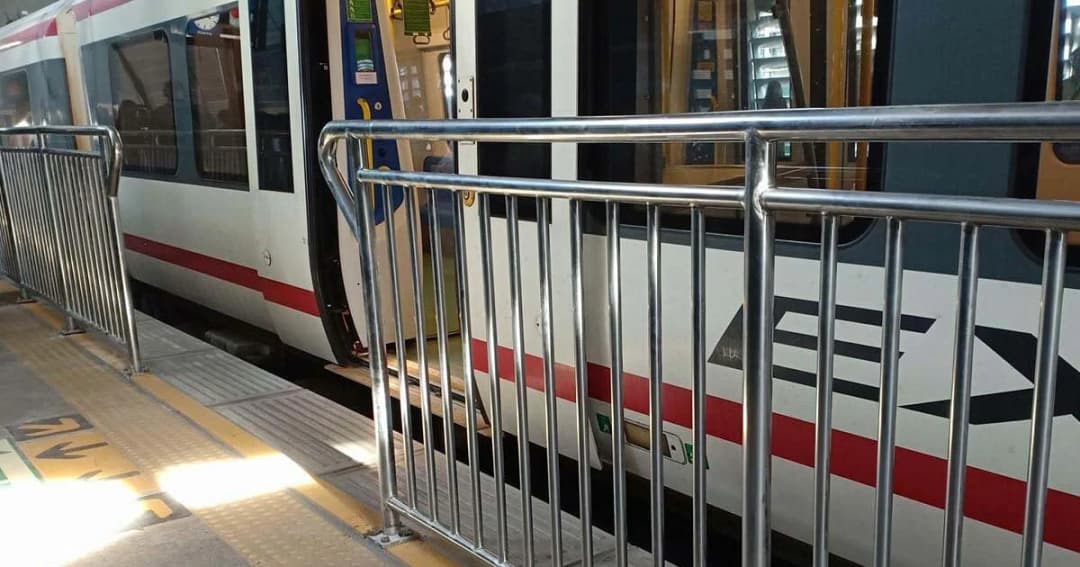 แอร์พอร์ตเรลลิงก์ แจงโซเชียลแซว “ราวกั้น” ยันคุ้มค่า-ปลอดภัย คล้ายรถไฟชินคันเซ็น