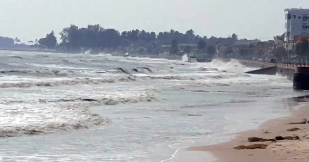 “พายุดีเปรสชัน” ขึ้นฝั่งประจวบคีรีขันธ์วันนี้ ระวังฝนตกหนัก-น้ำท่วมฉับพลัน